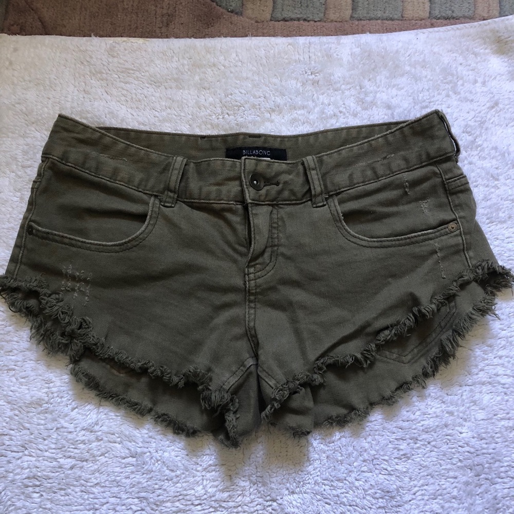 Mid-rise denim shorts